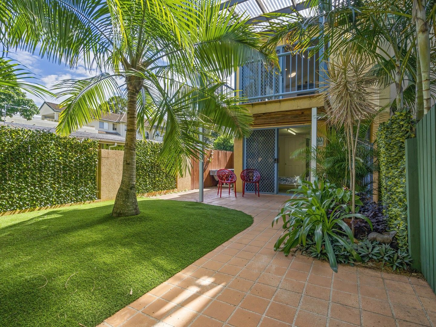 2 bedrooms Townhouse in 1/22-24 Brighton Street BIGGERA WATERS QLD, 4216