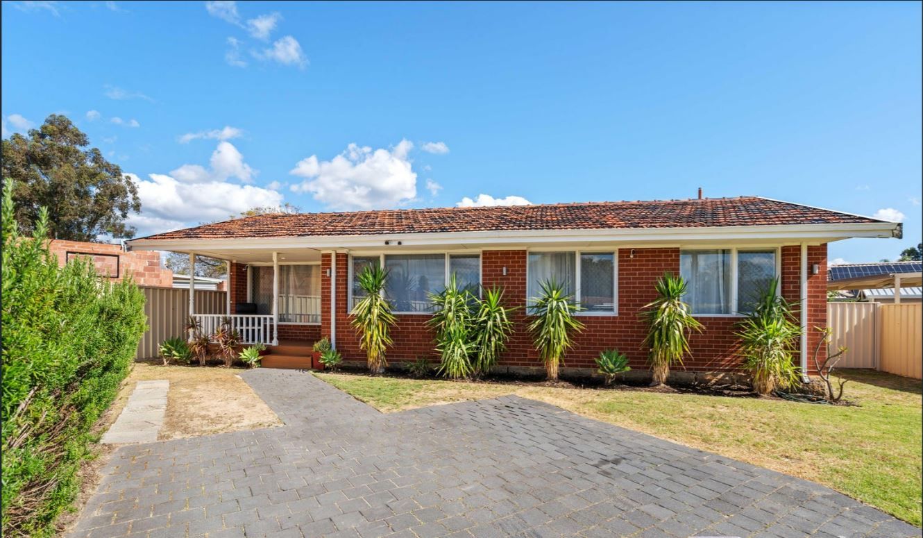 3 bedrooms House in 17 Drayton Court KELMSCOTT WA, 6111