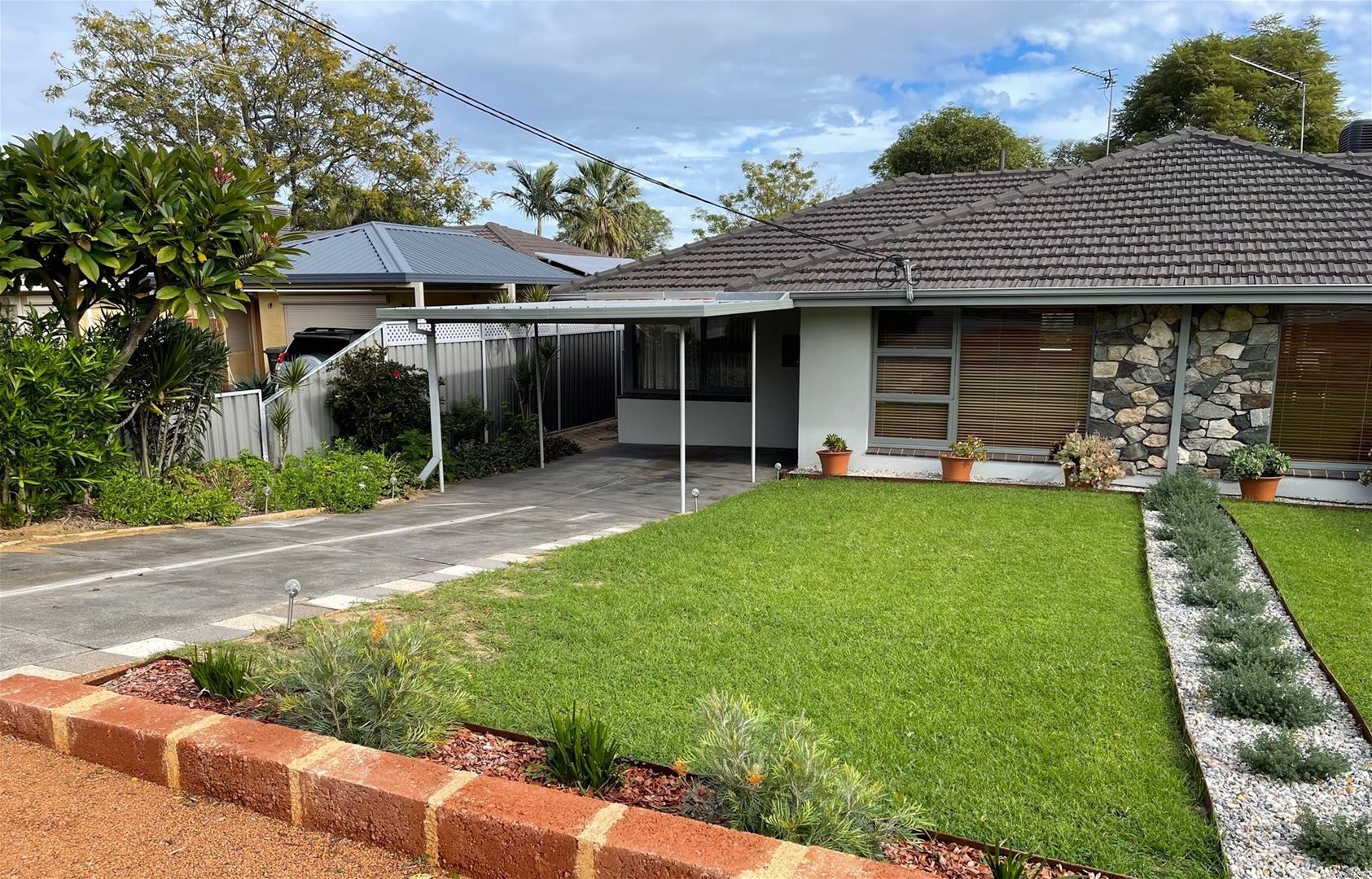 2 bedrooms House in 3A DYER STREET KELMSCOTT WA, 6111