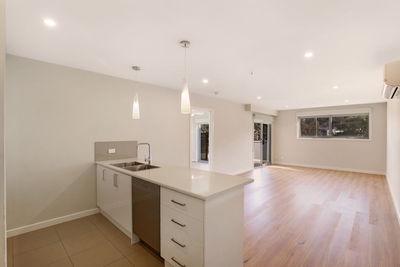 2/4 Binns Street, Montmorency VIC 3094, Image 2