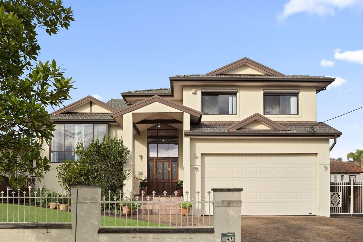 5 bedrooms House in 41 Frances Street SOUTH WENTWORTHVILLE NSW, 2145