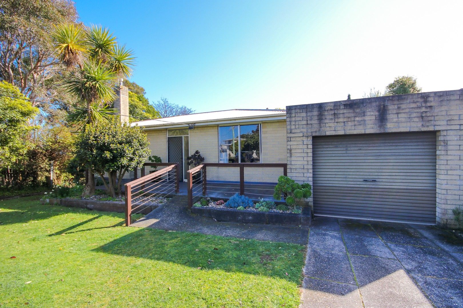 2 bedrooms House in 10 McCabe Avenue DEVONPORT TAS, 7310