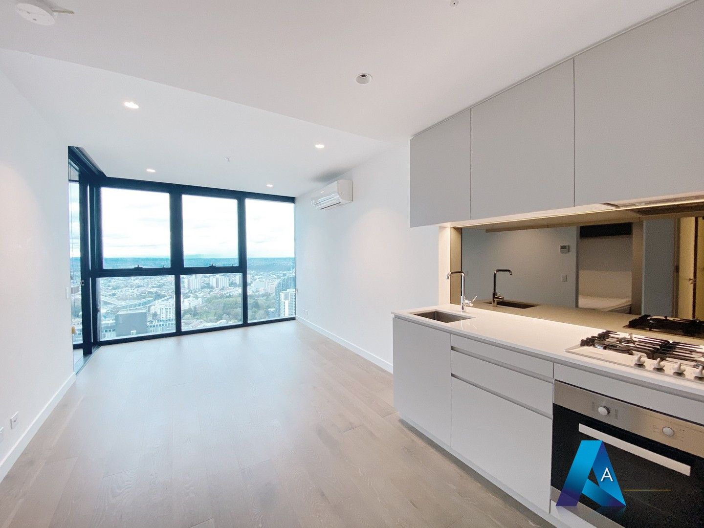 1 bedrooms Apartment / Unit / Flat in 5703/462 Elizabeth St MELBOURNE VIC, 3000