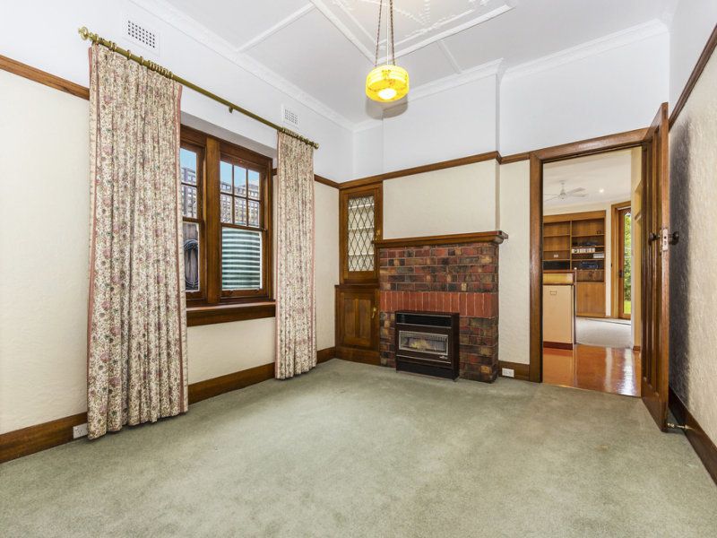 33 Erica Avenue, Glen Iris VIC 3146, Image 2