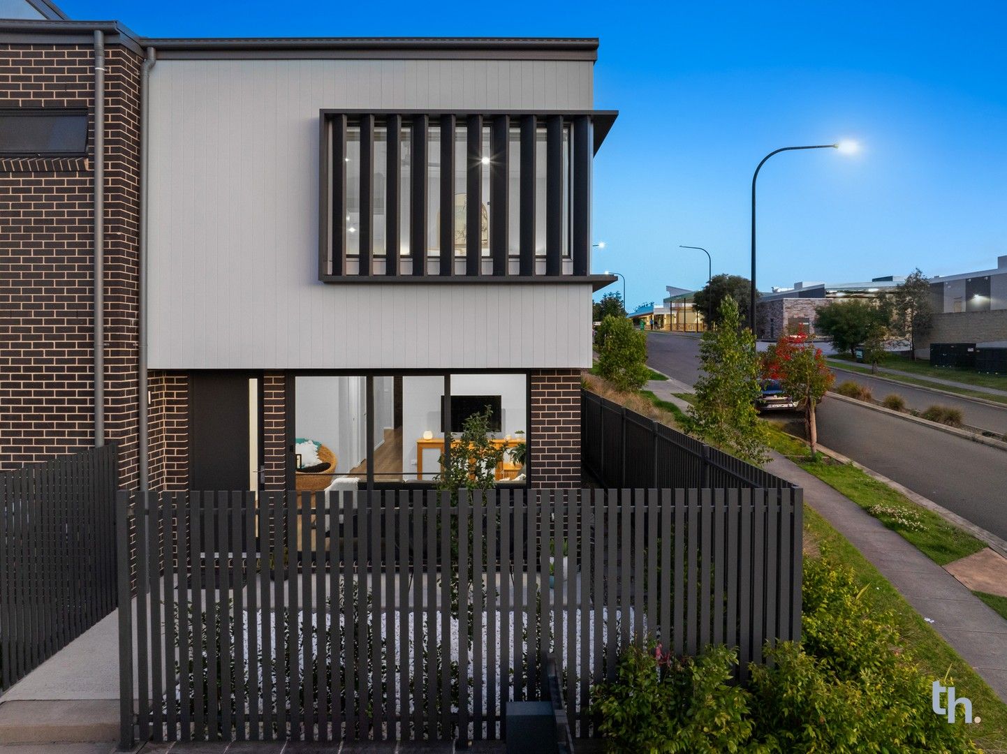 3 bedrooms Townhouse in 63 Mckendry Drive CAMERON PARK NSW, 2285