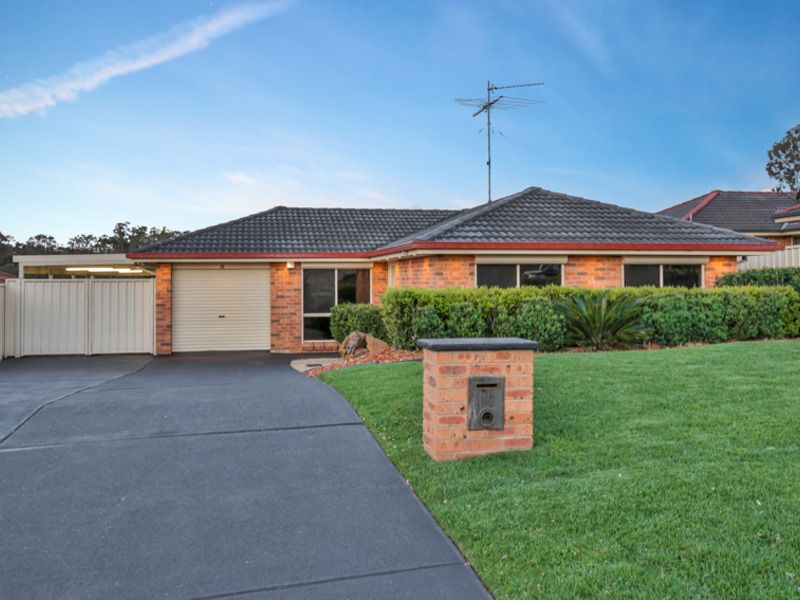 11 Carbasse Crescent, St Helens Park NSW 2560