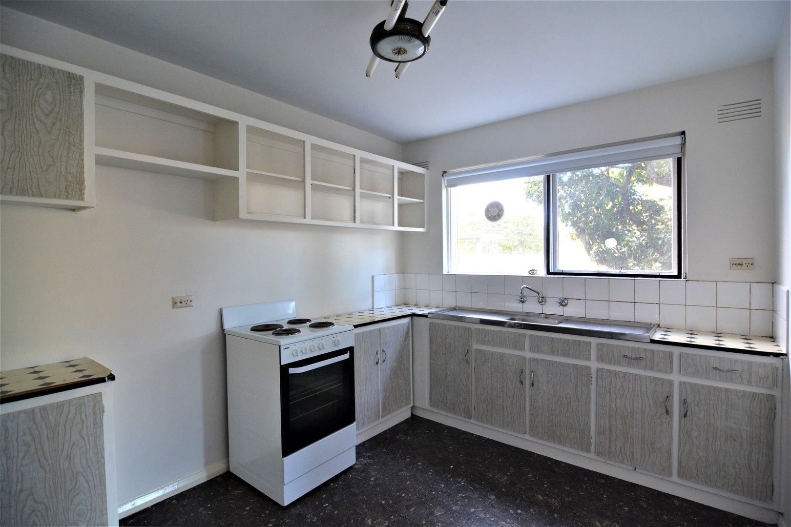 2 bedrooms Apartment / Unit / Flat in 2/457 Geelong Road YARRAVILLE VIC, 3013