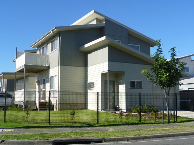 3 bedrooms Townhouse in 1/51 Ursula Road BULLI NSW, 2516