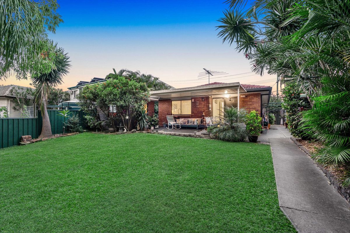 3 bedrooms House in 16 St Catherines Terrace WYNNUM QLD, 4178