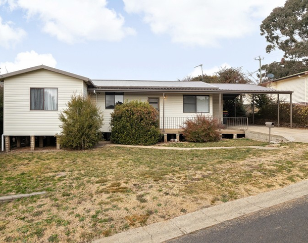 2 Kurang Place, Cooma NSW 2630