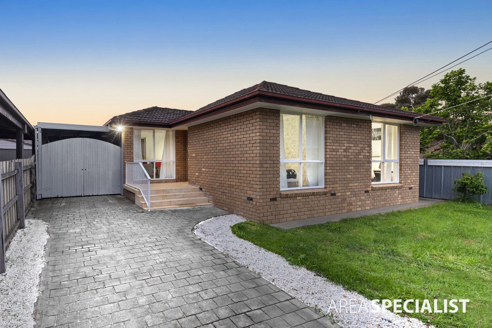 10 Tullaroop Court, St Albans VIC 3021, Image 1