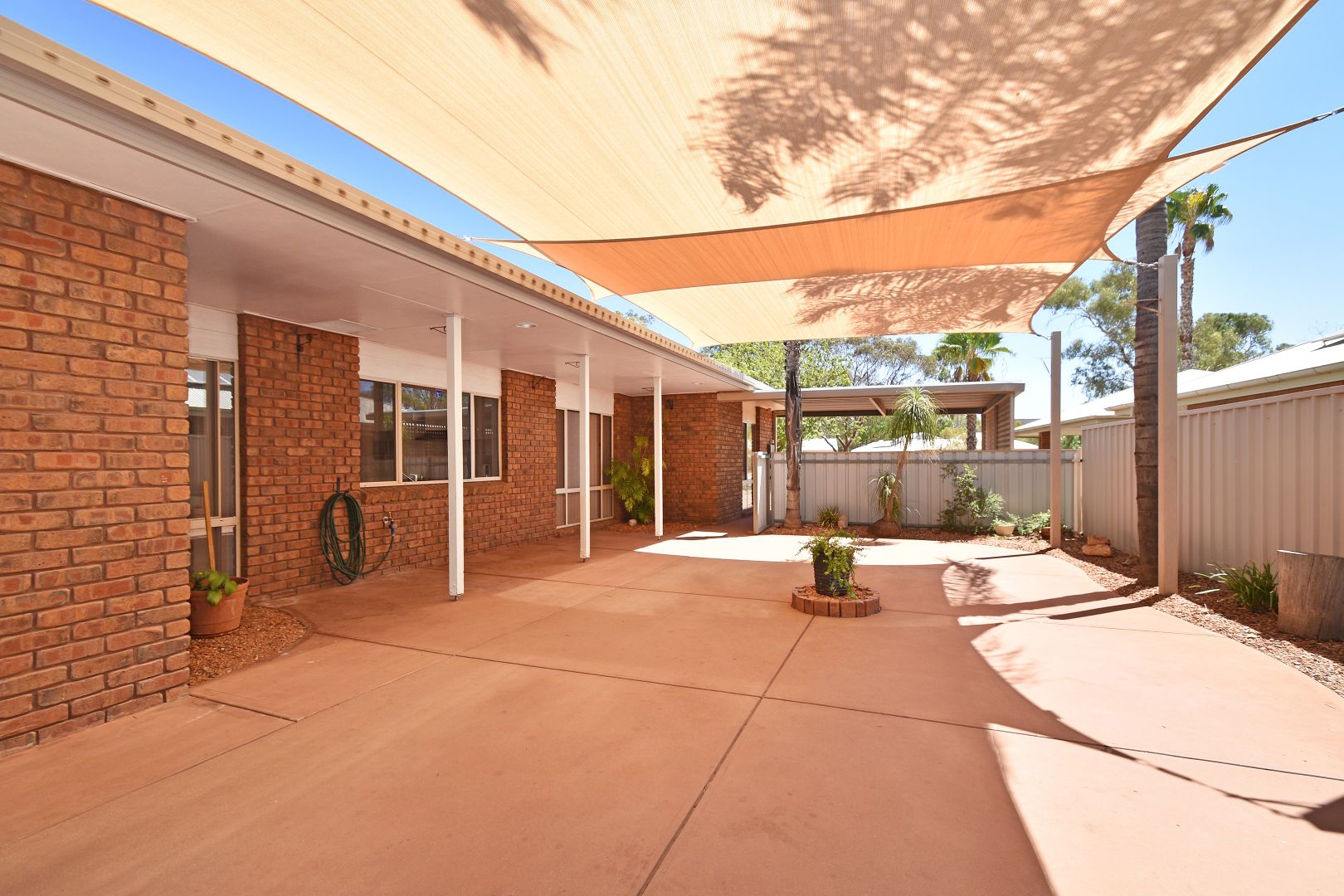 32 HILLSIDE GARDENS, Desert Springs NT 0870, Image 2