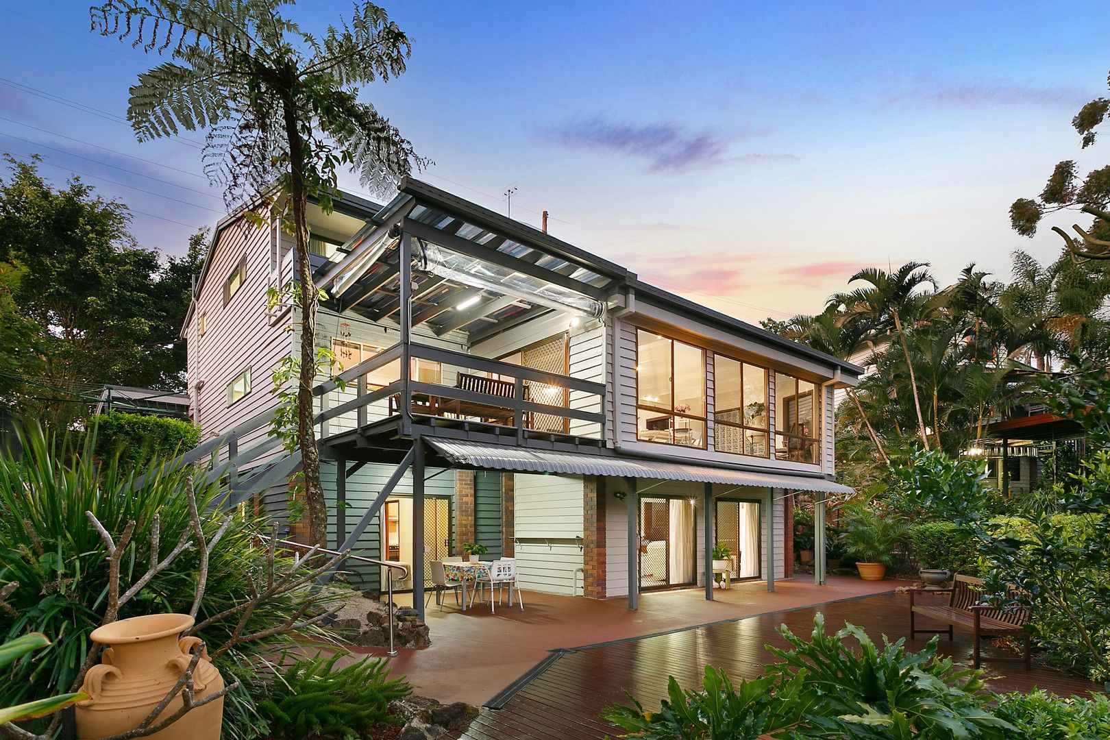 5 bedrooms House in 170 Guineas Creek Road CURRUMBIN WATERS QLD, 4223