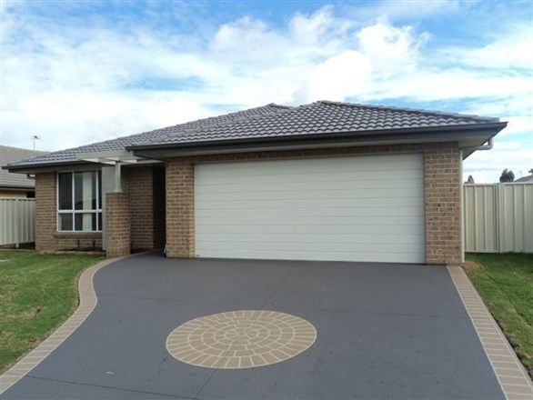 4 bedrooms House in 14 Edward Windeyer Way RAYMOND TERRACE NSW, 2324