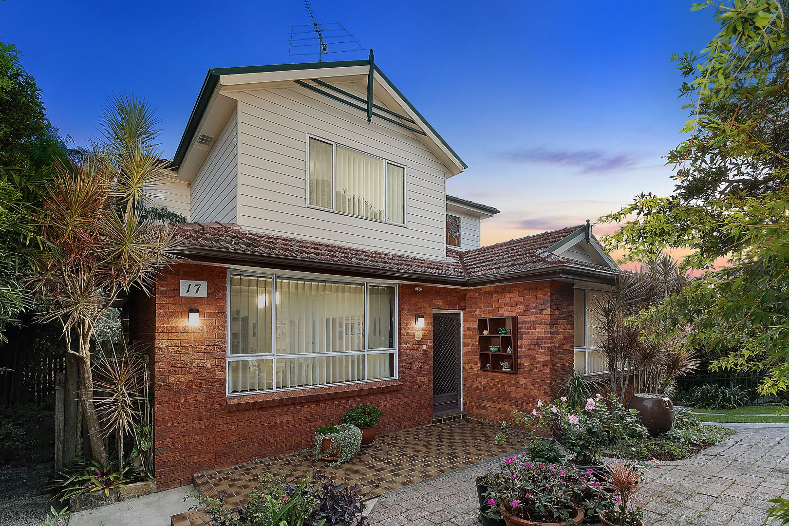 17 Linden Crescent, Lugarno Property History & Address Research Domain