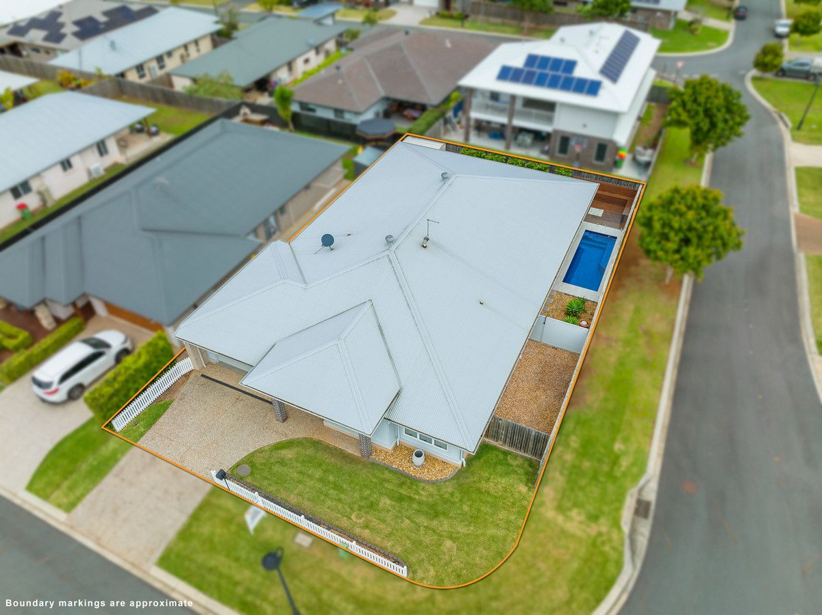 4 bedrooms House in 13 Majestic Circuit THORNLANDS QLD, 4164