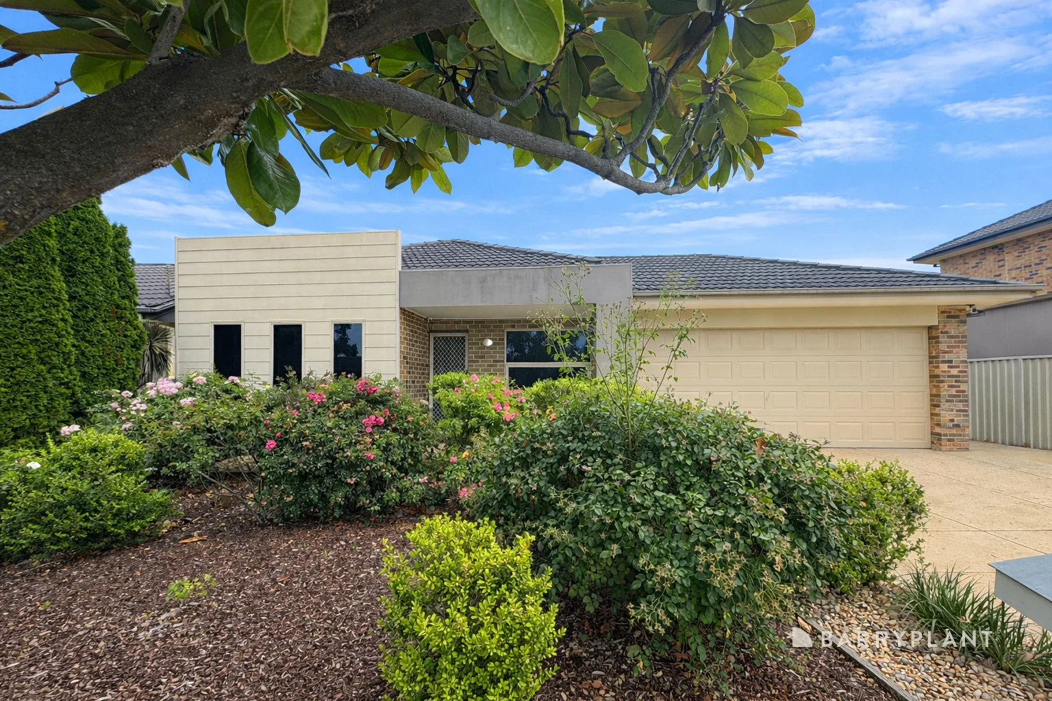 15 Hartland Circuit, Pakenham VIC 3810