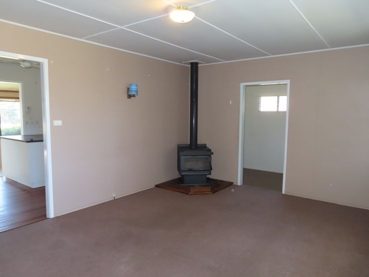 37 Wallangarra Road, Stanthorpe QLD 4380, Image 2