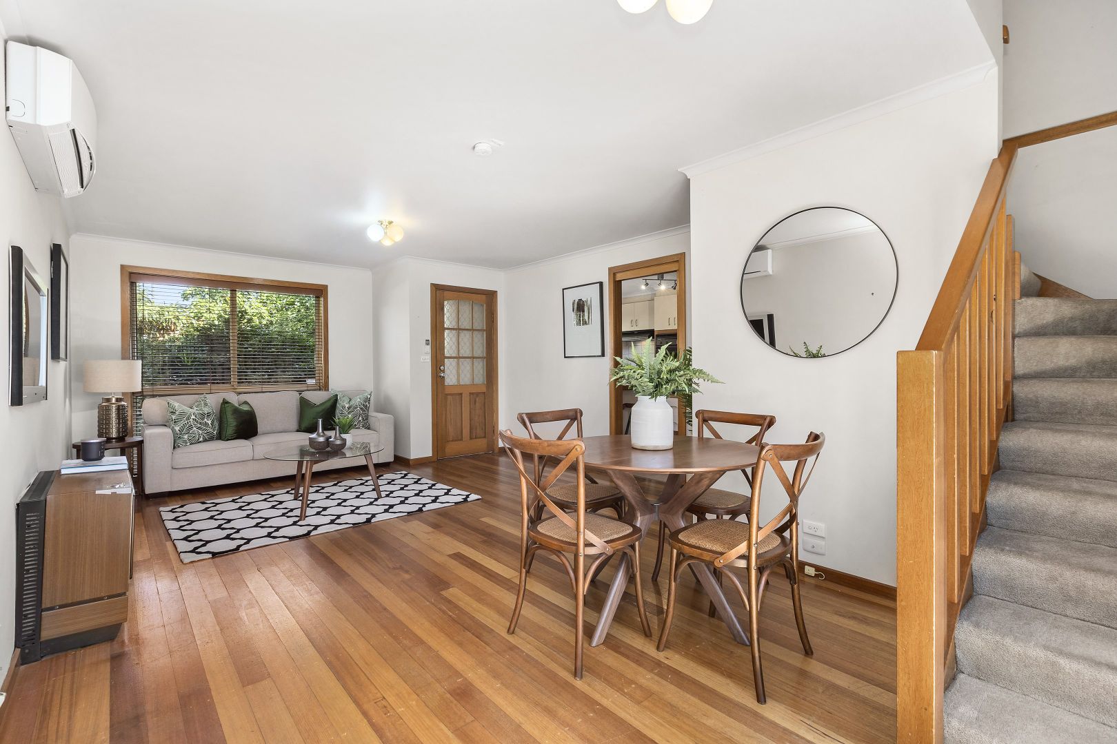 2/1 Clapham Road, Hughesdale VIC 3166, Image 2