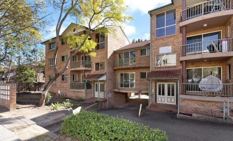 2 bedrooms Apartment / Unit / Flat in 3/221-223 Dunmore Street PENDLE HILL NSW, 2145