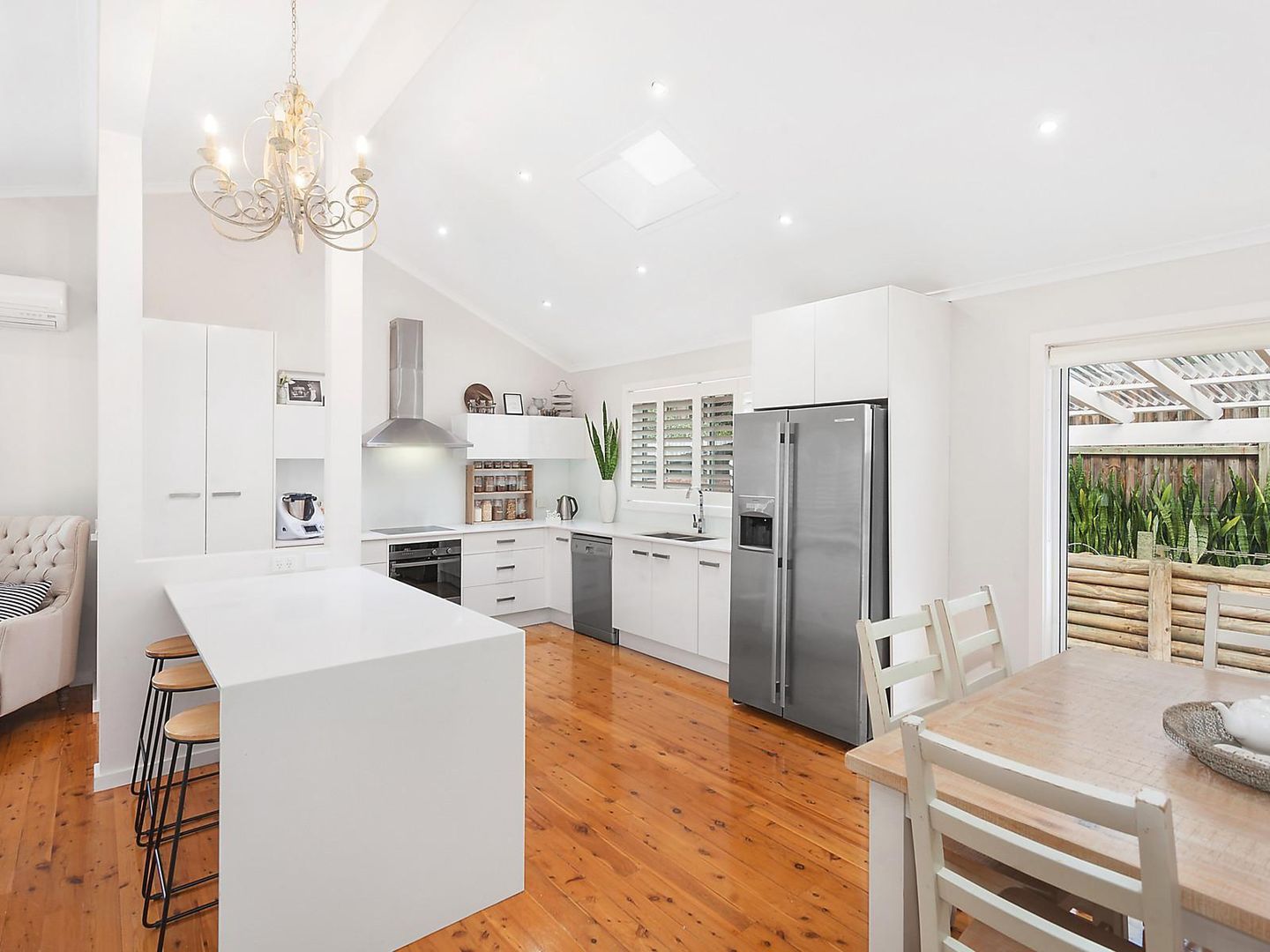 292 Avoca Drive, Avoca Beach NSW 2251, Image 2