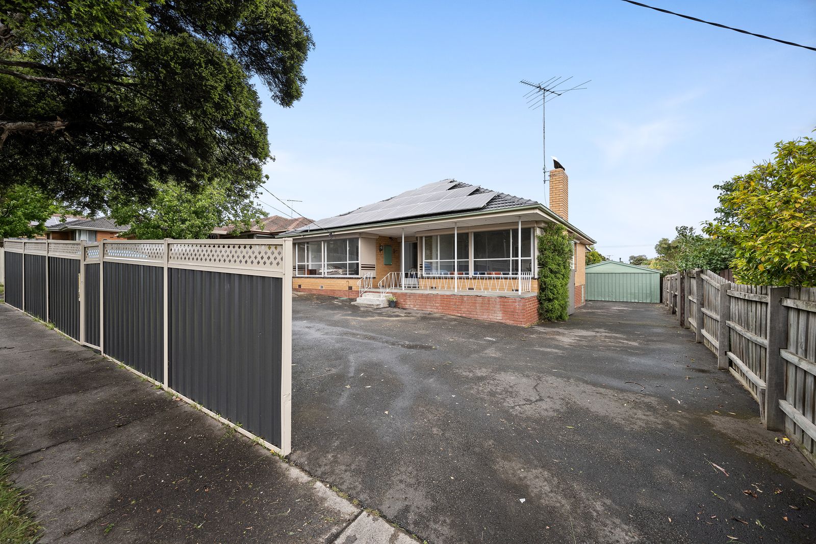 3 bedrooms House in 42 Kingswood Crescent NOBLE PARK NORTH VIC, 3174