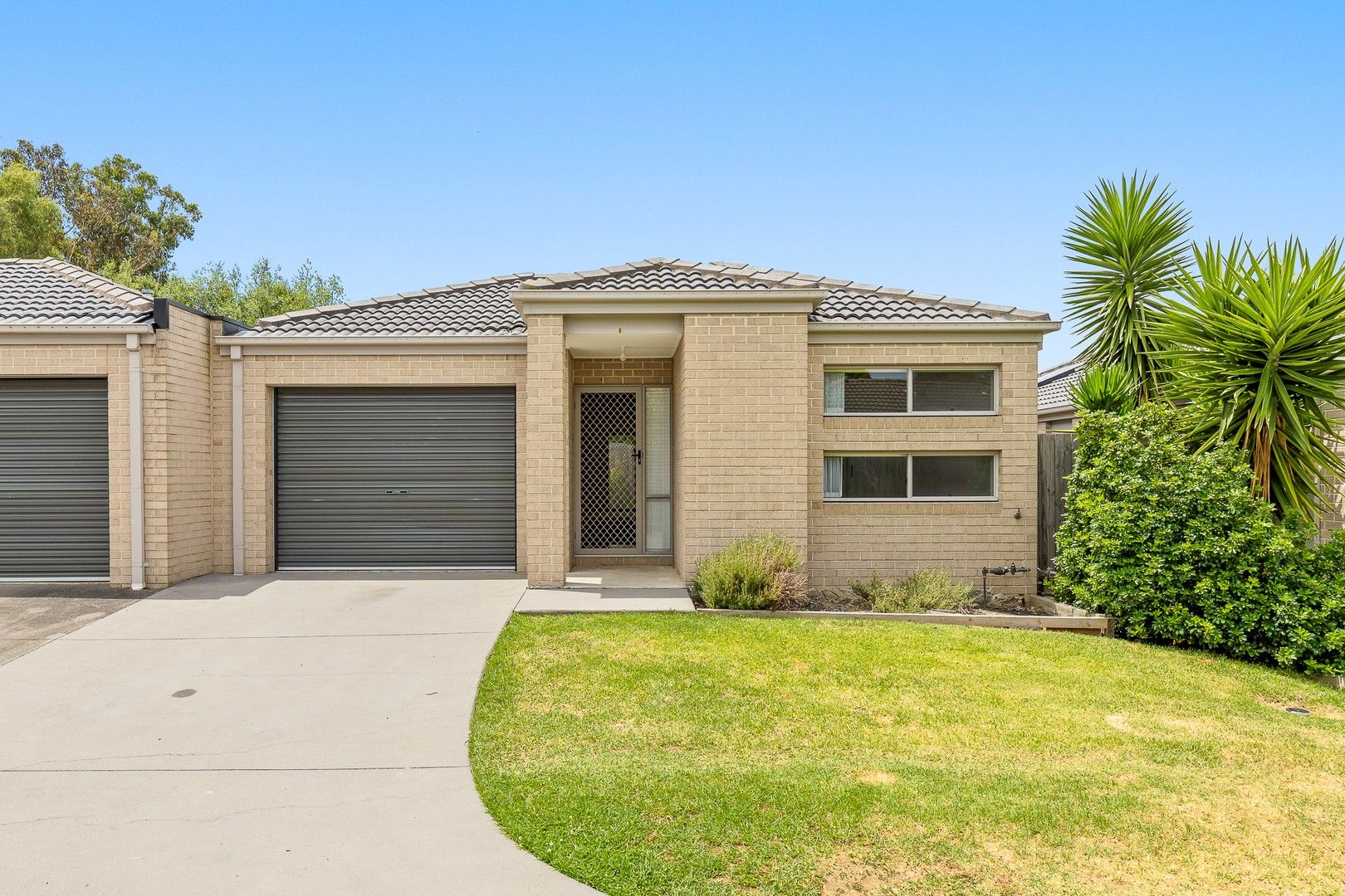 2 bedrooms House in 8/30 Sir Thomas Drive PAKENHAM VIC, 3810