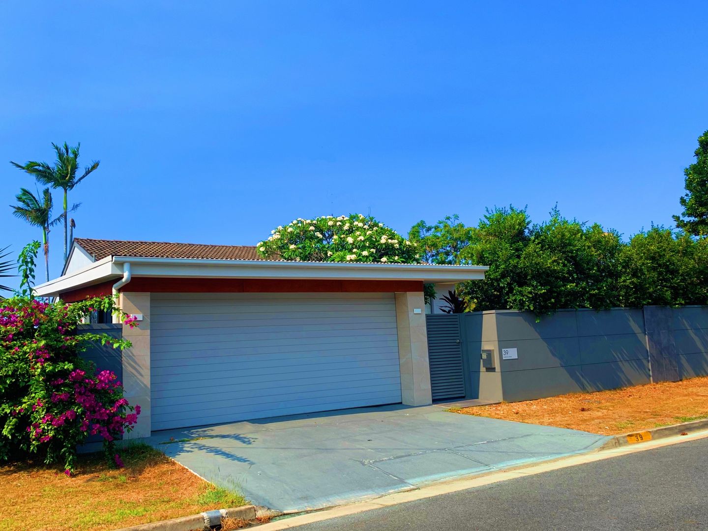 39 Kalimna Dr, Broadbeach Waters QLD 4218 Domain