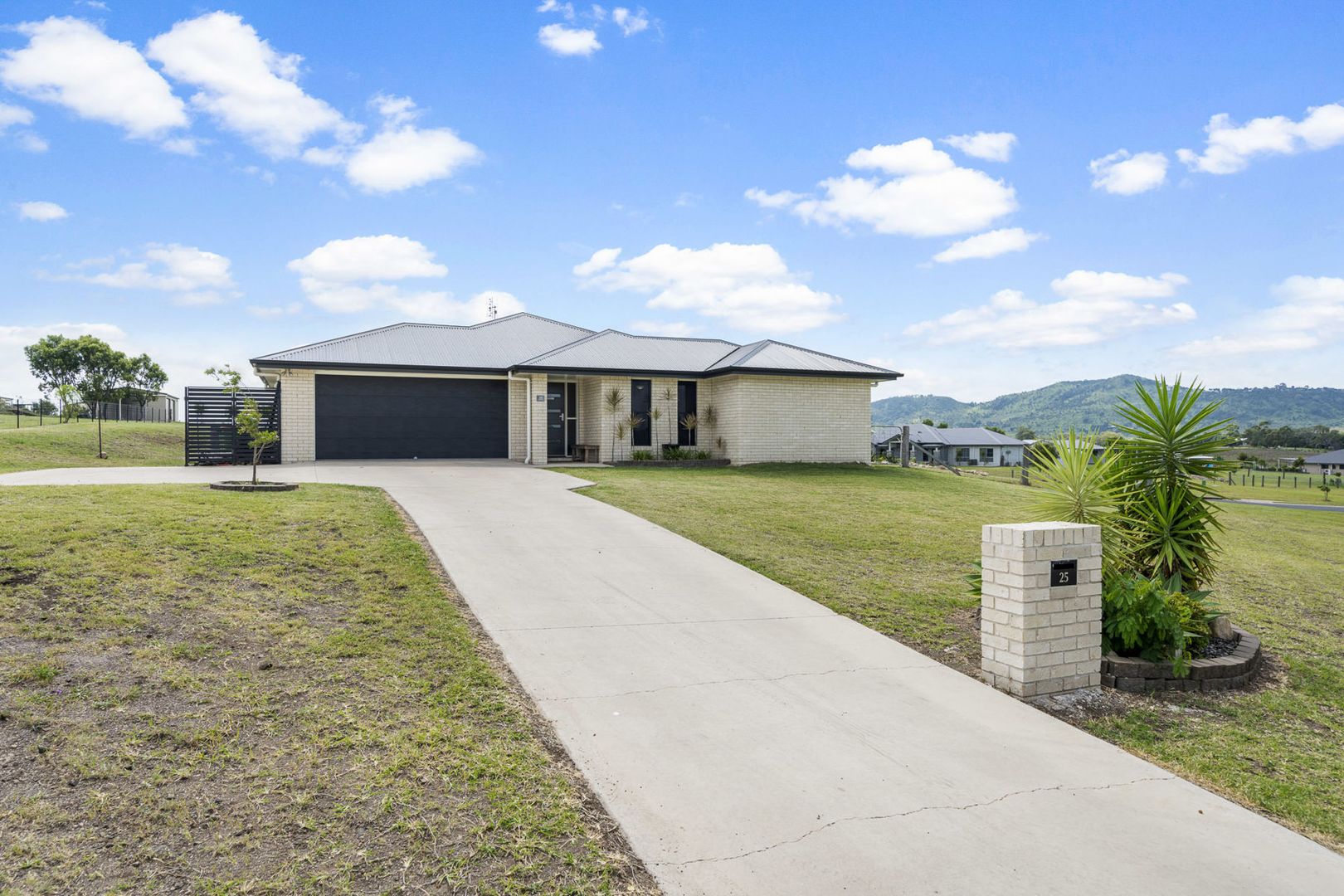 25 Sunshine Way, Kingsthorpe QLD 4400, Image 1