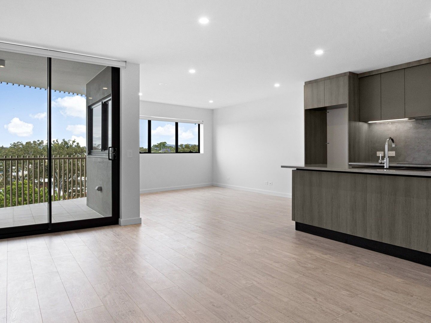 2 bedrooms Apartment / Unit / Flat in 501/135 Eugaree Street SOUTHPORT QLD, 4215