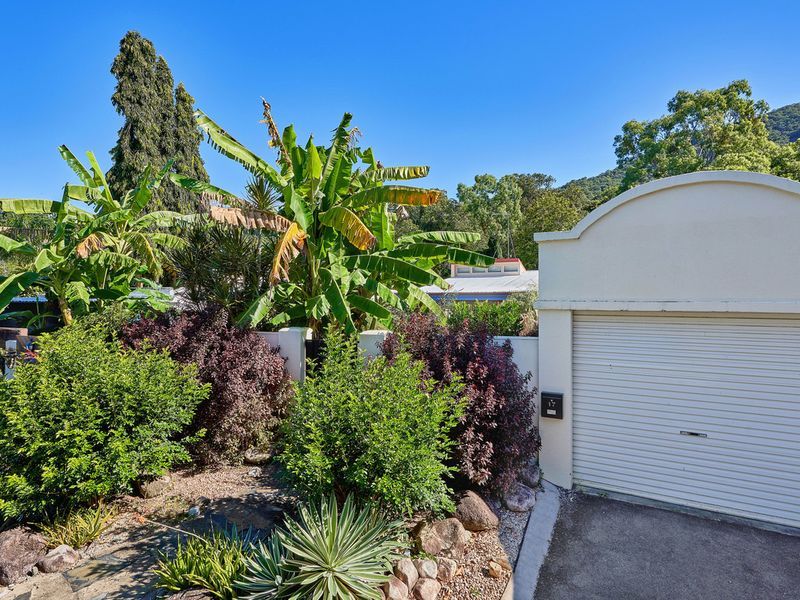 2 bedrooms House in 17 MacAlister Place SMITHFIELD QLD, 4878