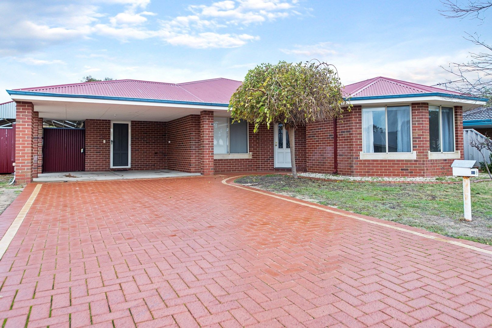 5 bedrooms House in 6 Pembroke Street COLLEGE GROVE WA, 6230