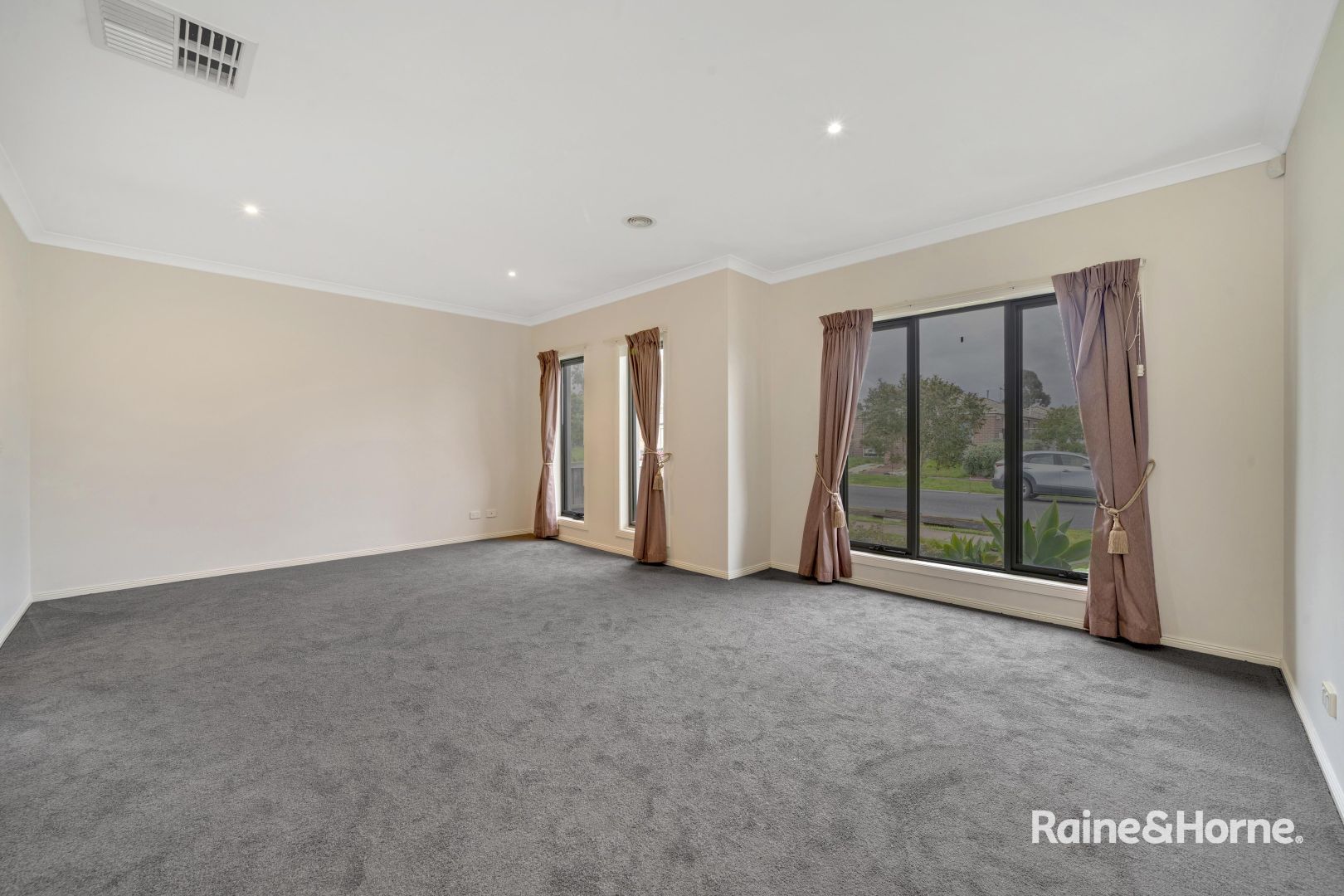 5 Rammer Way, Cranbourne East VIC 3977, Image 1