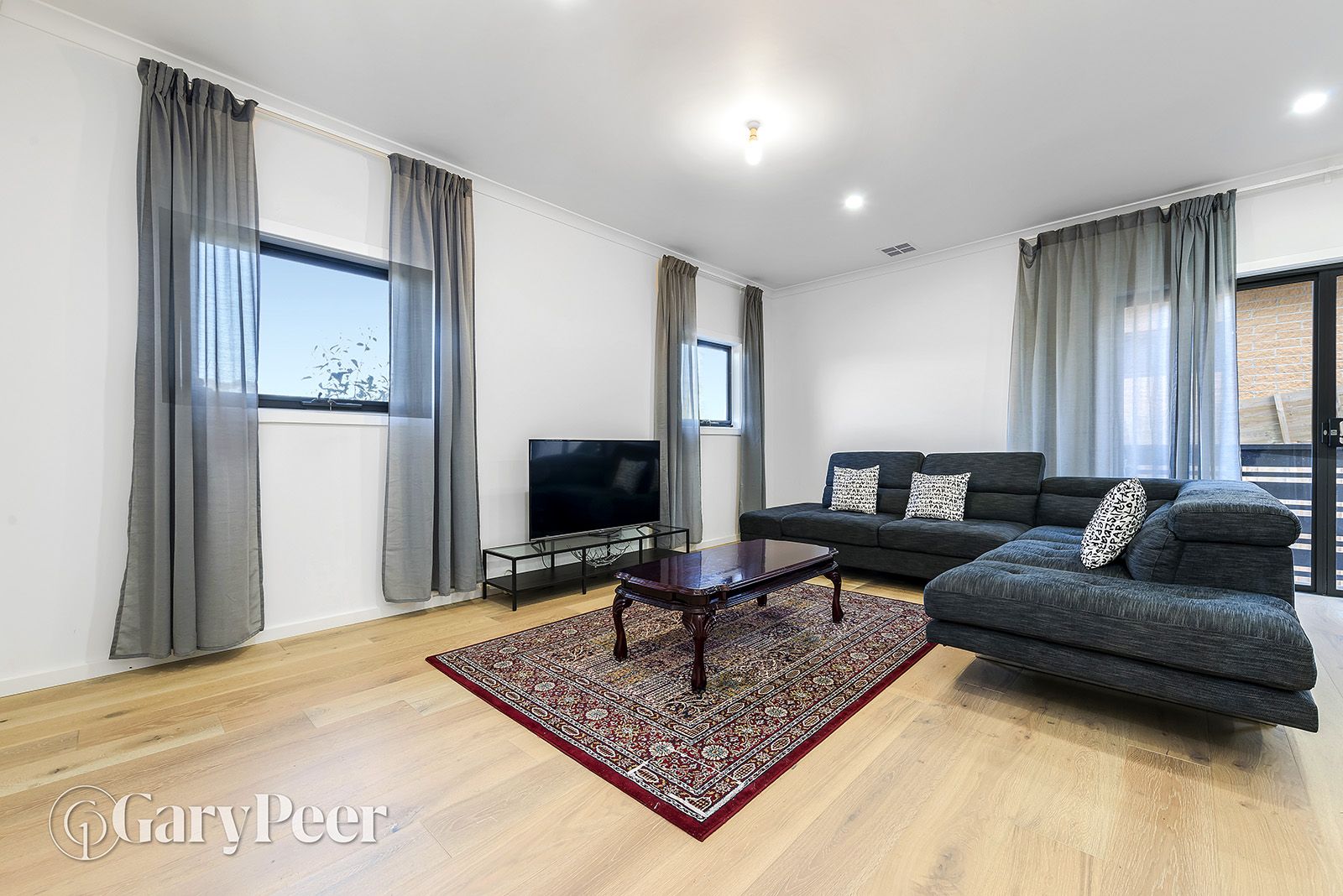 1/6 Prince Edward Avenue, Mitcham VIC 3132, Image 2