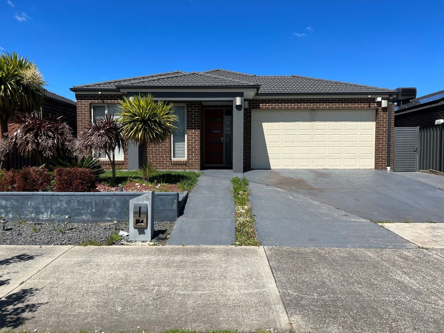 4 bedrooms House in 16 Andretti Avenue LYNBROOK VIC, 3975