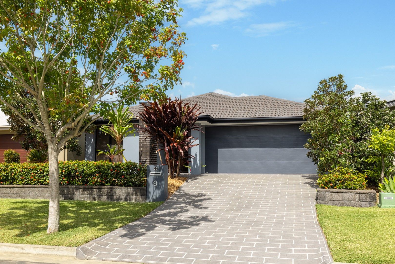 4 bedrooms House in 9 Girraween Street PIMPAMA QLD, 4209