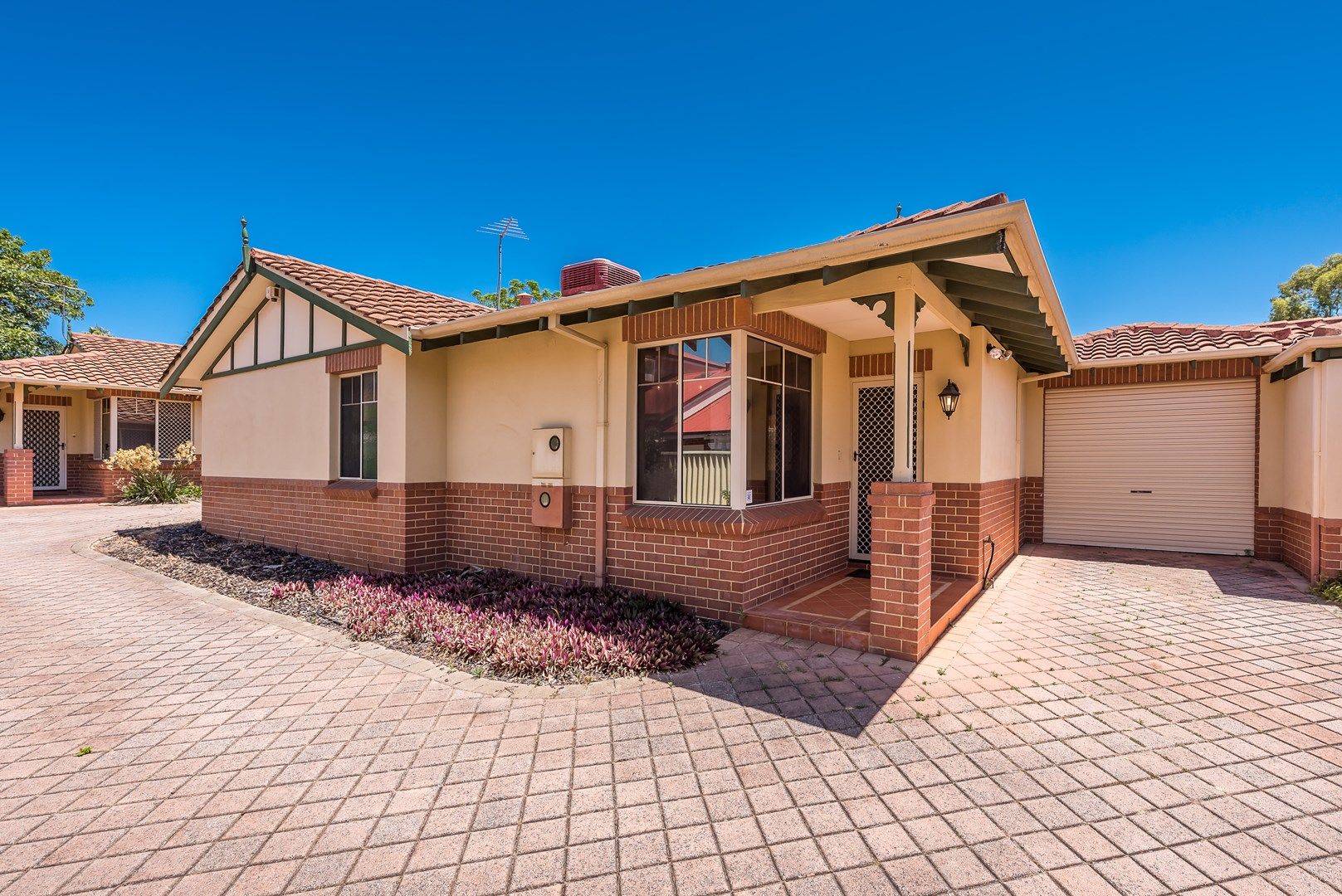 3 bedrooms Villa in 2/11 Wynyard Street YOKINE WA, 6060