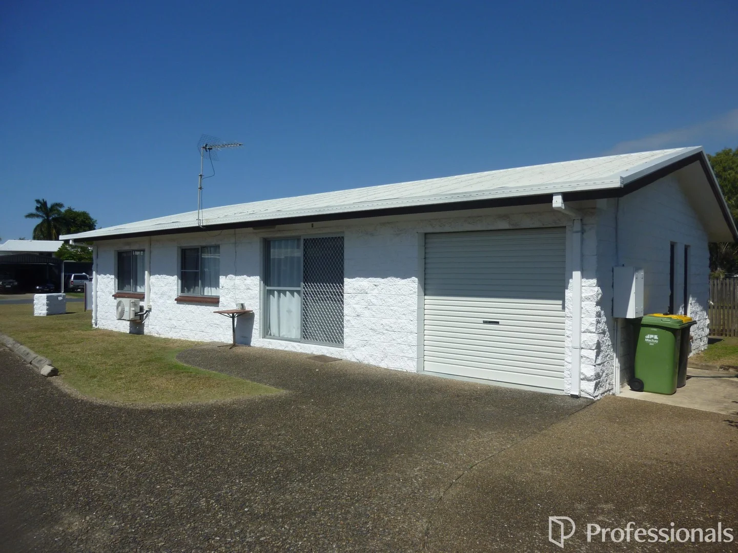 1 & 2/16 Yaralla Avenue, East Mackay QLD 4740