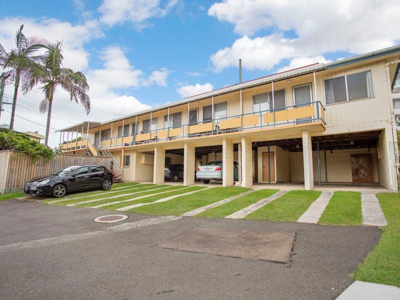 2 bedrooms Apartment / Unit / Flat in 4/5 Moreton Parade KINGS BEACH QLD, 4551