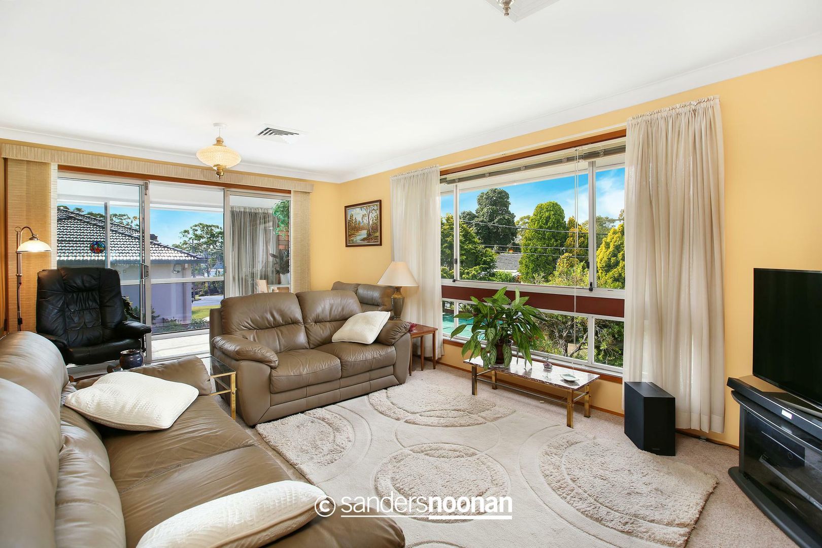 22 Lugarno Parade, Lugarno NSW 2210, Image 2