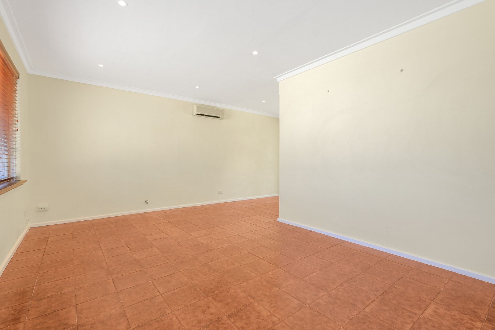 11 Reserve Drive, Mandurah WA 6210 House For Rent 470 Domain