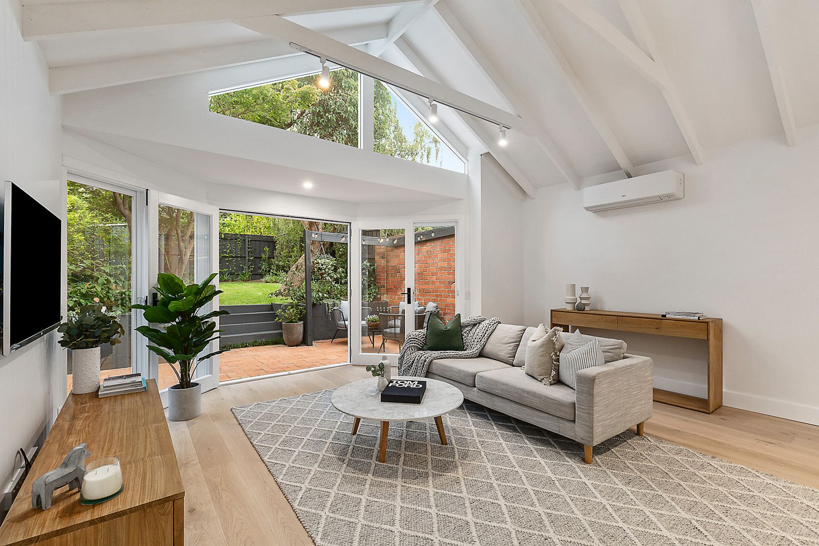 18 Empress Road, Surrey Hills VIC 3127, Image 2