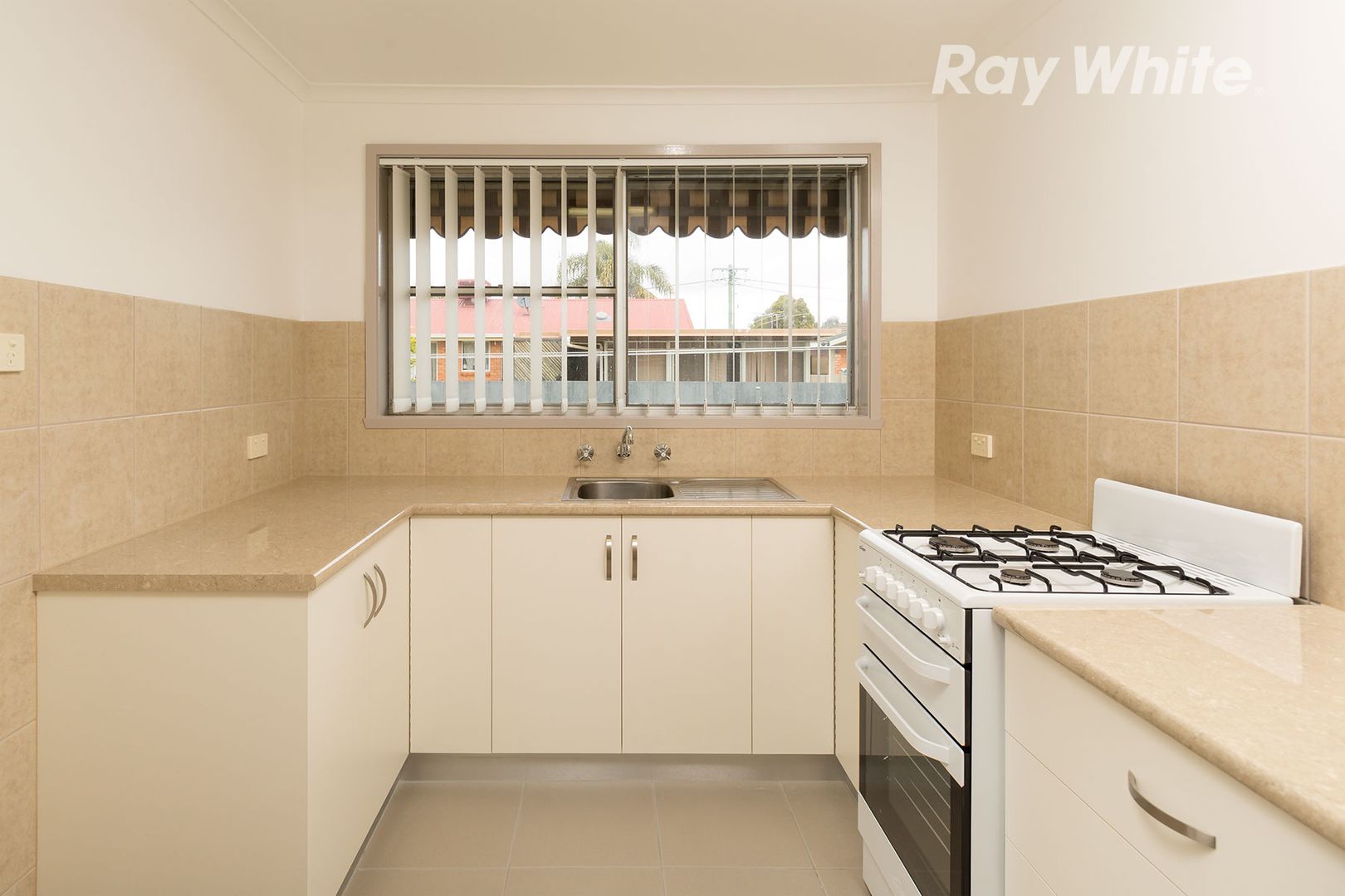 2/562 Woodbury Court, Lavington NSW 2641, Image 2