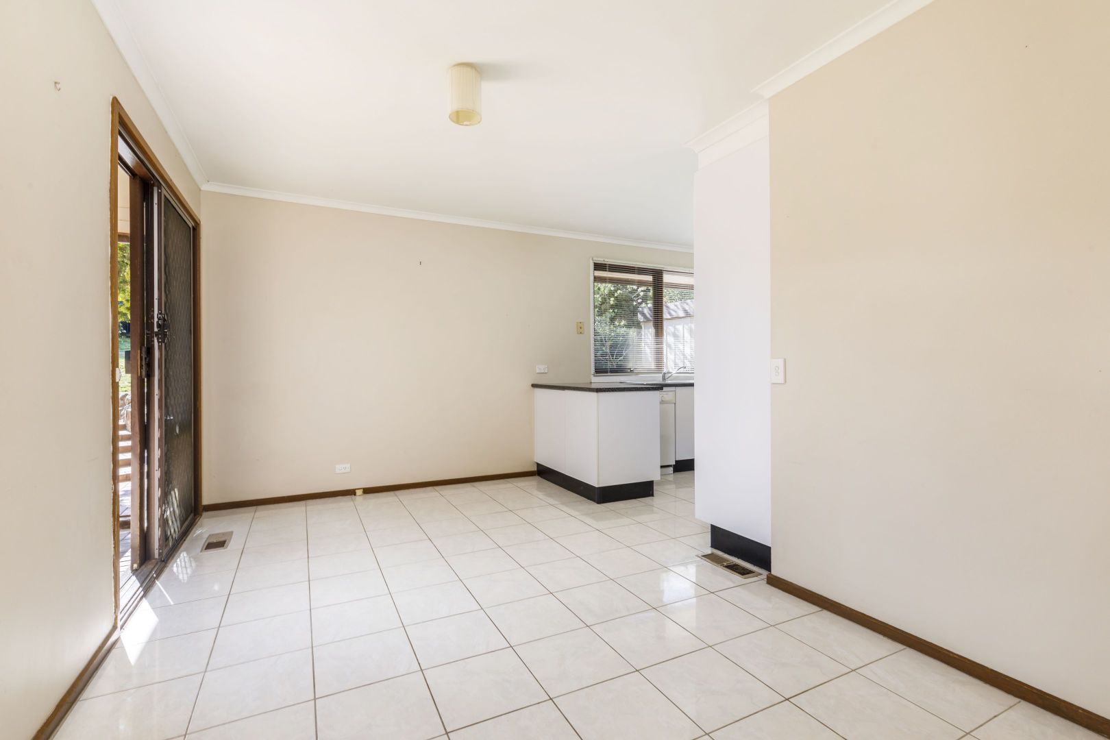 26 Merriman Crescent, Macarthur ACT 2904, Image 2