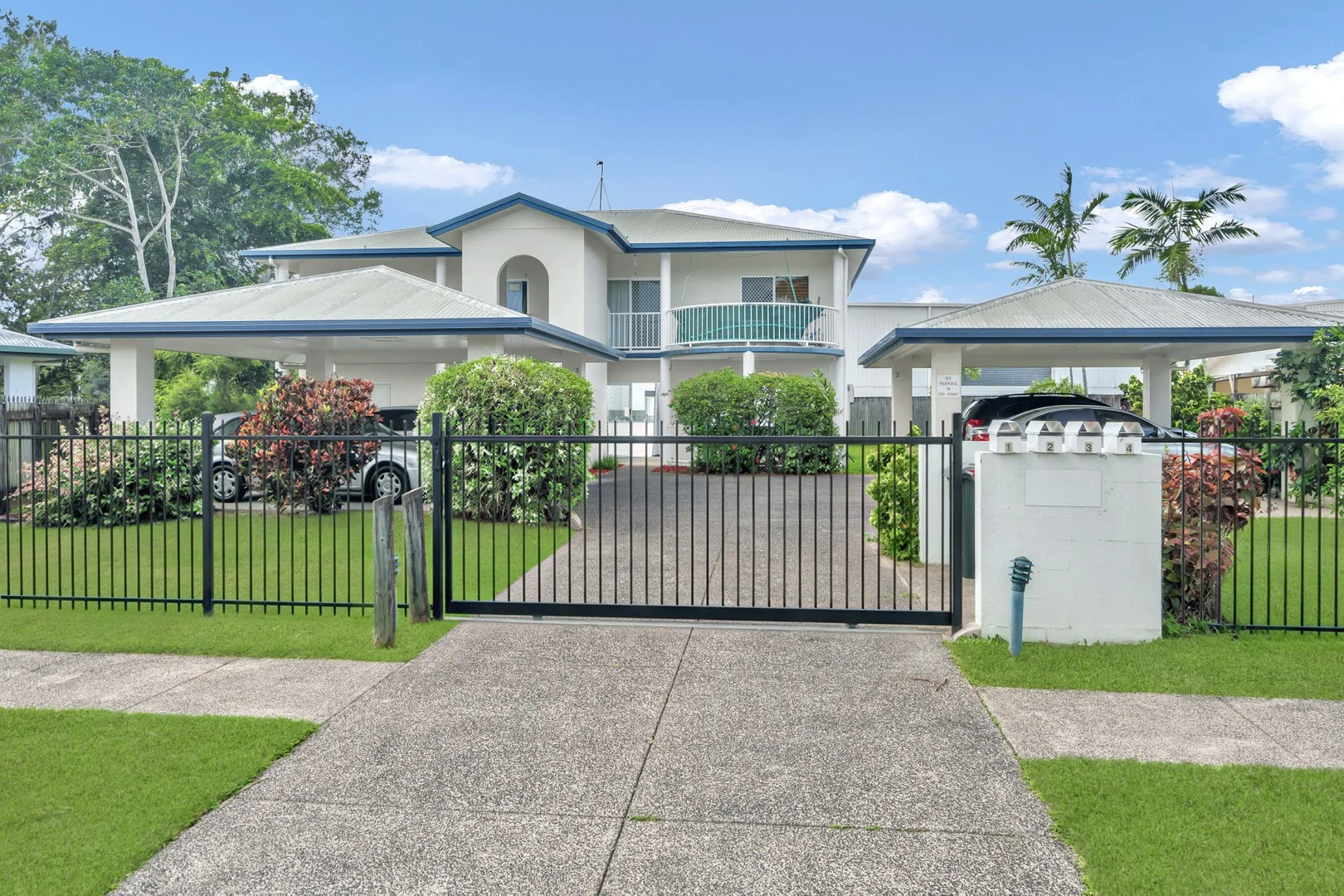 2/11 Ingham Court, Mooroobool QLD 4870