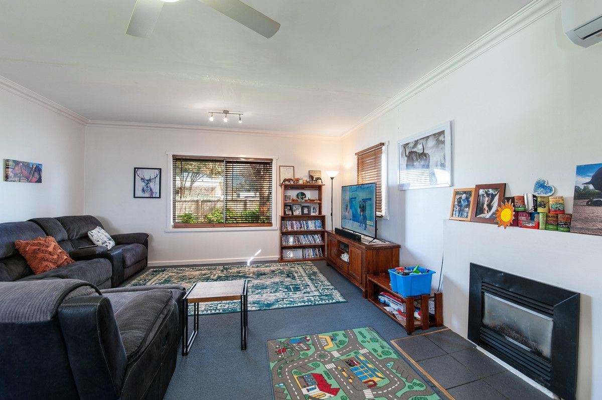 2 Walls Crescent, Hamilton VIC 3300, Image 2