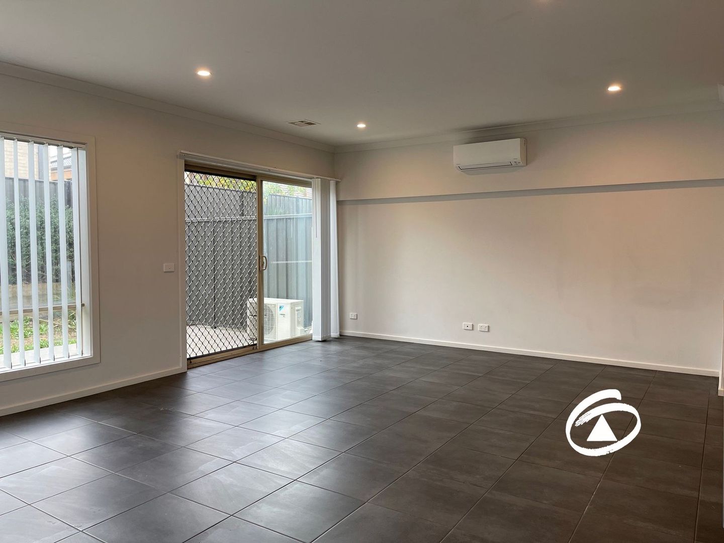 19/23 Atlantic Drive, Pakenham VIC 3810, Image 2