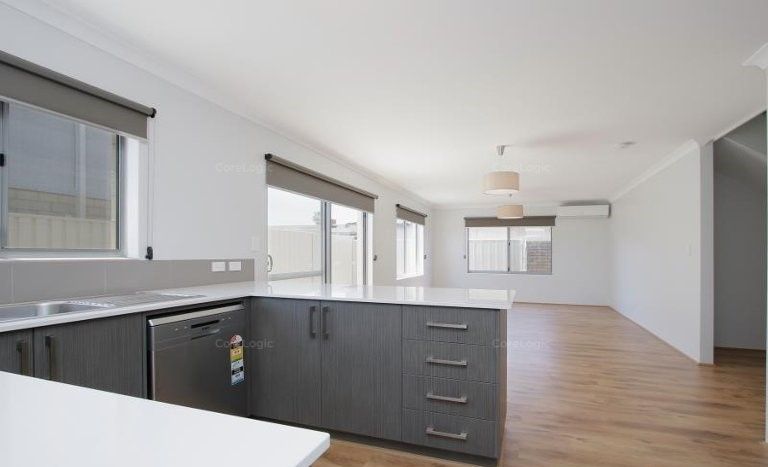 4 bedrooms House in 4/5 Atwell Street BELMONT WA, 6104