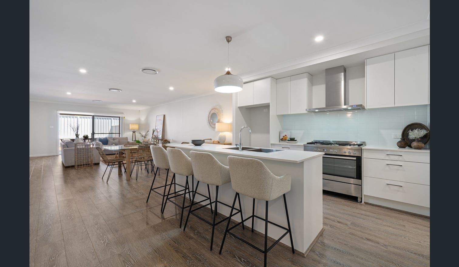 4 bedrooms House in 21 Brooke Avenue KILLARNEY VALE NSW, 2261