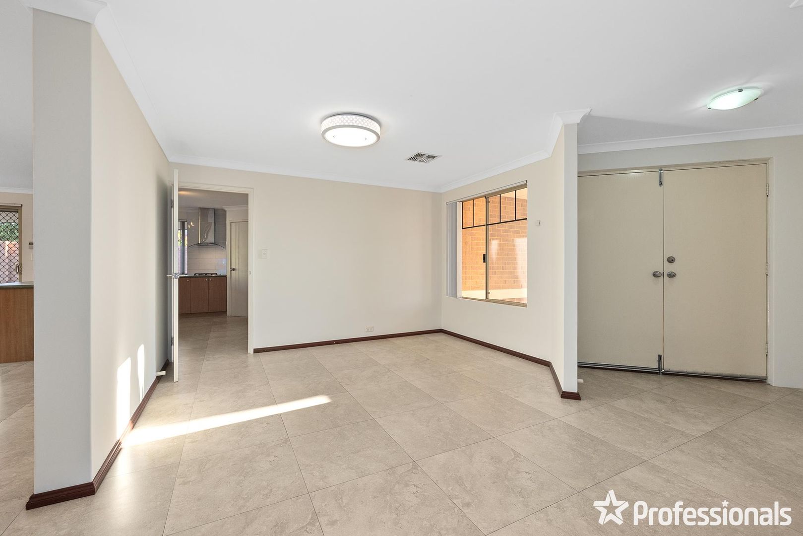 30 Oakhill Drive, Canning Vale WA 6155, Image 2